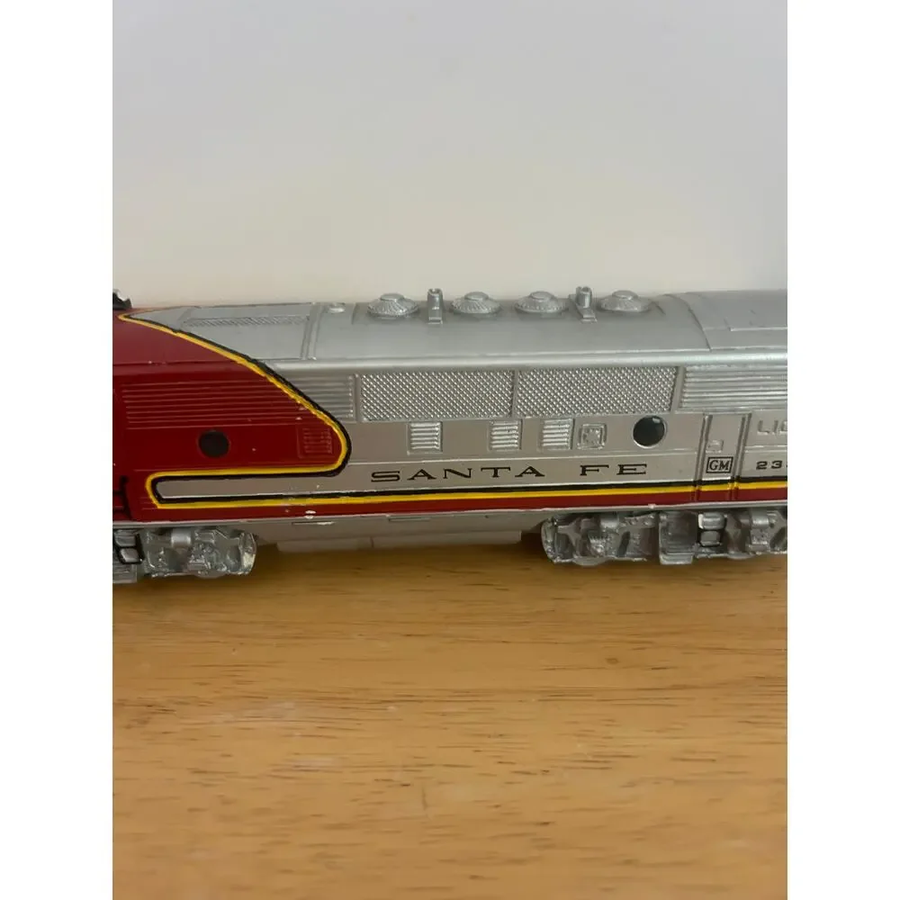 Lionel 2333 Santa Fe F3 Diesel Locomotive – Vintage Model Train – Silver/Red